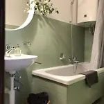 Sunny Old Town Flat-Walk Everywhere-Sleeps 4 Апартаменти Берн