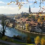 Апартаменти Sunny Old Town Flat-Walk Everywhere-Sleeps 4 *