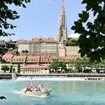 Sunny Old Town Flat-Walk Everywhere-Sleeps 4 Апартаменти *