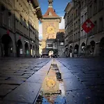 Sunny Old Town Flat-Walk Everywhere-Sleeps 4 Берн