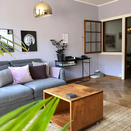 Sunny Old Town Flat-walk Everywhere-sleeps 4 * ברן