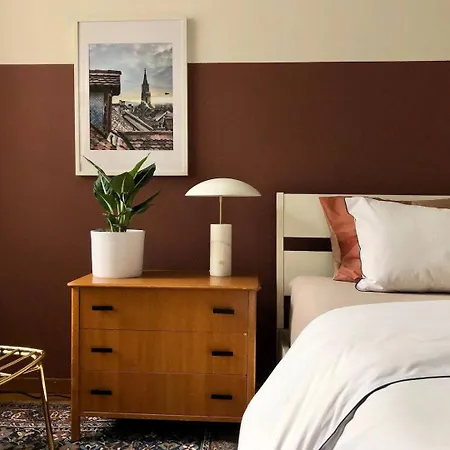 Sunny Old Town Flat-walk Everywhere-sleeps 4 ברן