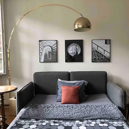 Sunny Old Town Flat-walk Everywhere-sleeps 4 * ברן