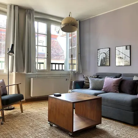 Sunny Old Town Flat-walk Everywhere-sleeps 4 * Berna