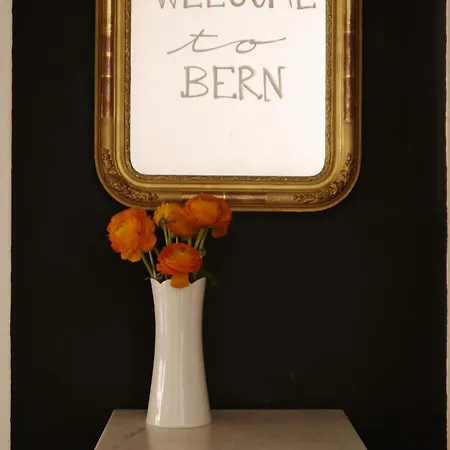 Sunny Old Town Flat-walk Everywhere-sleeps 4 * Berna