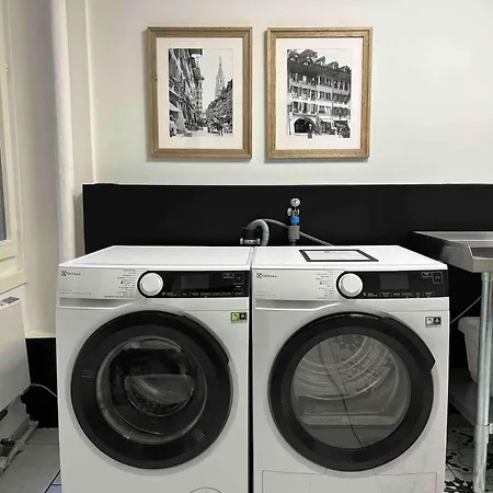 Sunny Old Town Flat-walk Everywhere-sleeps 4 דירה *