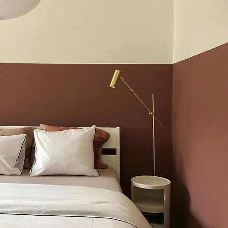 Sunny Old Town Flat-walk Everywhere-sleeps 4 *