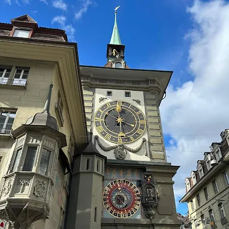 Sunny Old Town Flat-walk Everywhere-sleeps 4